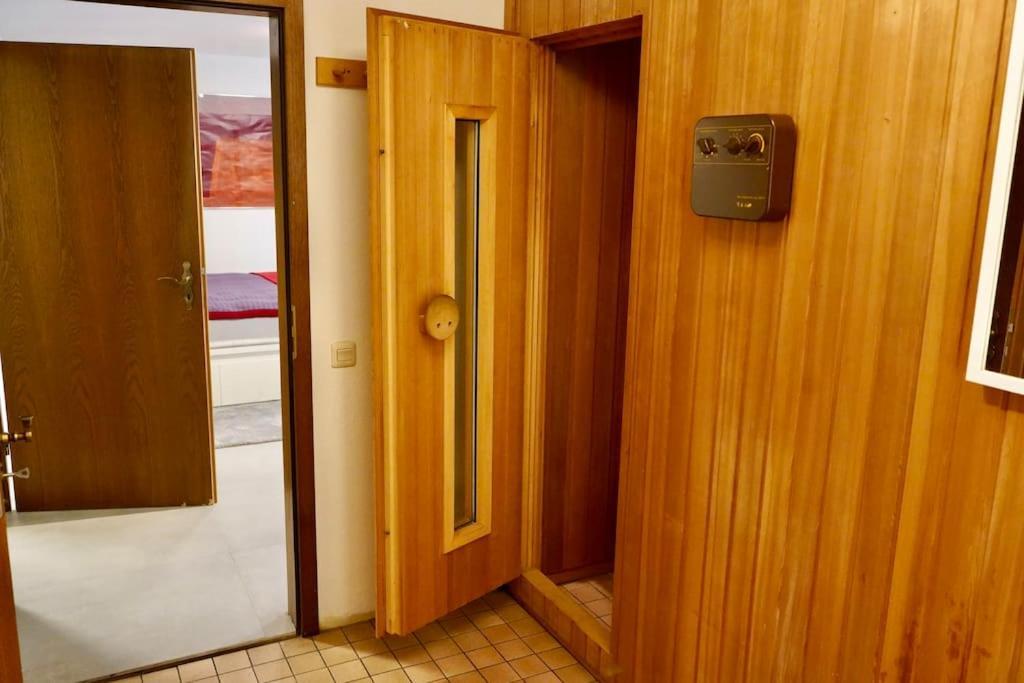 Helle Kellerwohnung Im Gruenen Mit Sauna Colonia Exterior foto
