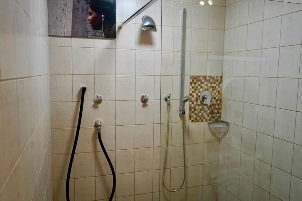 Helle Kellerwohnung Im Gruenen Mit Sauna Colonia Exterior foto